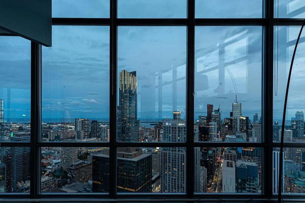Great View High Rise In Central Toronto